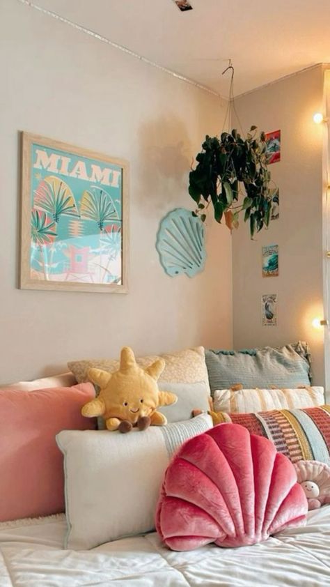 Surf Style Bedroom, Coconut Girl Room, Coastal Room Decor, Surf Room Decor, Preppy Bedroom Decor, Beach Room Decor, Surf Room, Room Inspired, Cute Bedroom Ideas