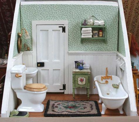 miniature bathroom room box Doll House Bathroom, Room Box Miniatures, Dollhouse Bathroom, Bathroom Color Schemes, Doll House Crafts, Attic Renovation, Attic Remodel, Dolls House Interiors, Miniature Rooms