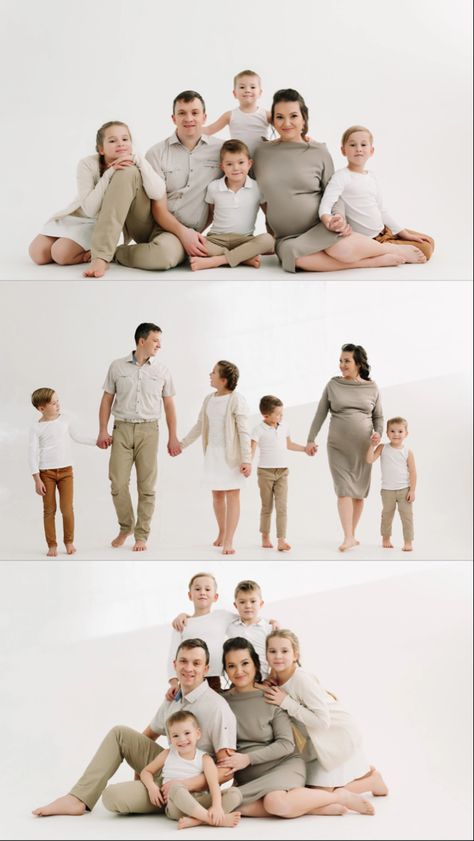 Family Of 6 Studio Portraits, Studio Family Photos White Background, Studio Family Pictures Older Kids, Big Family Studio Photography, Family Picture Poses Indoor, Family Picture Of 3, Family Shoot Outfit Ideas Studio, Family Of 6 Studio Photoshoot, Family Session In Studio