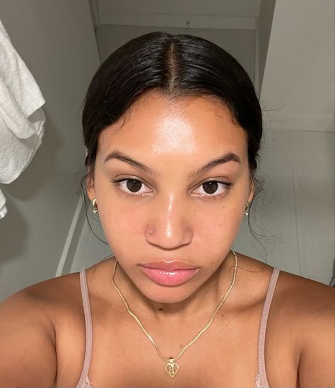 Beauty Mark Under Eye, Natural Skin Aesthetic, Black Glass Skin, Clear Forehead Skin, Natural Makeup Tan Skin, Black Clear Skin, Clear Skin Forehead, Super Clear Skin, Makeup Look Y2k