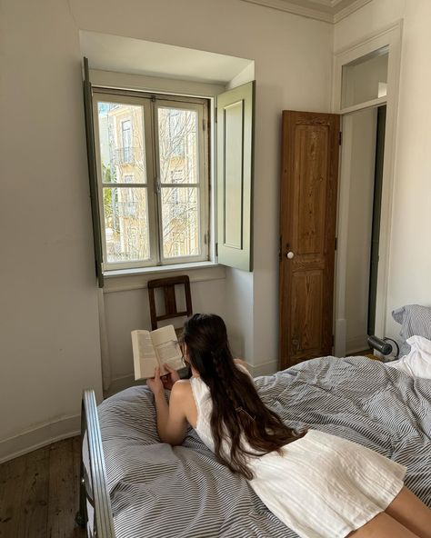 A dream 🤍🕊️ @selfie_leslie Hannah Robinson, March 30, European Summer, Summer 2024, A Dream, Instagram A, Reading, On Instagram, Instagram