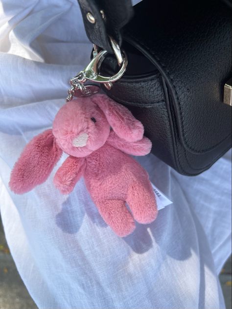 Jellycat Bunny Keychain, Jellycat Bag Charm, Pink Keychain Aesthetic, Jelly Cat Keychain, Bag Charm Aesthetic, Jellycat Keychain, Bunny Jellycat, Bunny Keychain, Jellycat Bunny