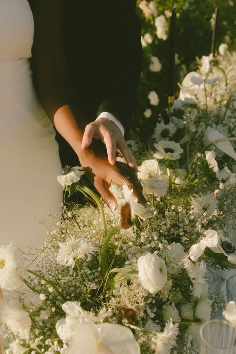 Wedding Photography Styles, Film Wedding Photography, Photo Vintage, Wedding Mood, Reception Table, Dreamy Wedding, Wedding Film, Wedding Photo Inspiration, Wedding Shots