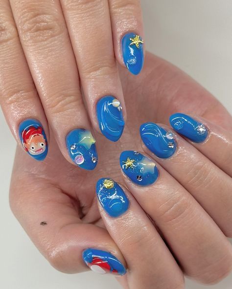 ✨PONYO 💦 One of my fave studio Ghibli movies, this handpainted Ponyo set is adorable 🥰✨ Inspo: @melonbun.nails ✨structured efile + level 2nail art + charms 🌹custom press ons orders are through dms or Etsy link in bio. International shipping available. ✨book an appointment via link in bio #nails2inspire #nailart #nails #nailsnailsnails #gelextensions #almondnails #longnails #nailsofinstagram #nailsonfleek #nailsoftheday #ponyonails #studioghiblinails #cartoonnails #handpaintednailart #na... Ponyo Nails, Studio Ghibli Nails, Ghibli Nails, Nerdy Nails, Mom Makeup, Makeup For Moms, Gel Extensions, Painted Nail Art, Studio Ghibli Movies