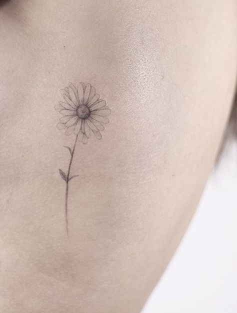 Pot Marigold Tattoo, Daisy Aries Tattoo, Unique Daisy Tattoo, Daisy Tattoo Behind Ear, Margherita Tattoo, Tattoo Daisy Flower, Daisy Fine Line Tattoo, Unique Sunflower Tattoos For Women, Sunflower Wrist Tattoo