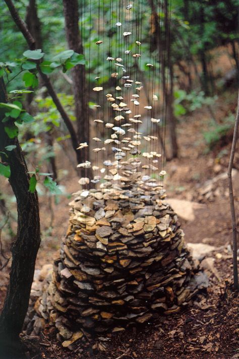 Gravity-Defying Land Art by Cornelia Konrads Andy Goldsworthy, Art Pierre, Patio Diy, Kunst Inspiration, Bed Diy, Furniture Bed, Earth Art, Anna White, Art Installation