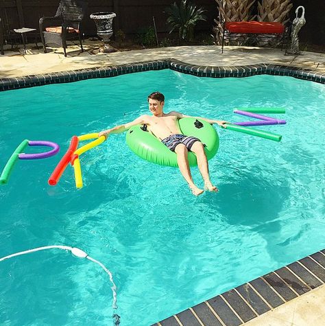 Spring Break pool promposal! Cute Promposals, Prom Pictures Group, Promposal Ideas, Prom Proposals, Cute Prom Proposals, Post Prom, Dance Proposal, Prom Pictures Couples, Prom Goals