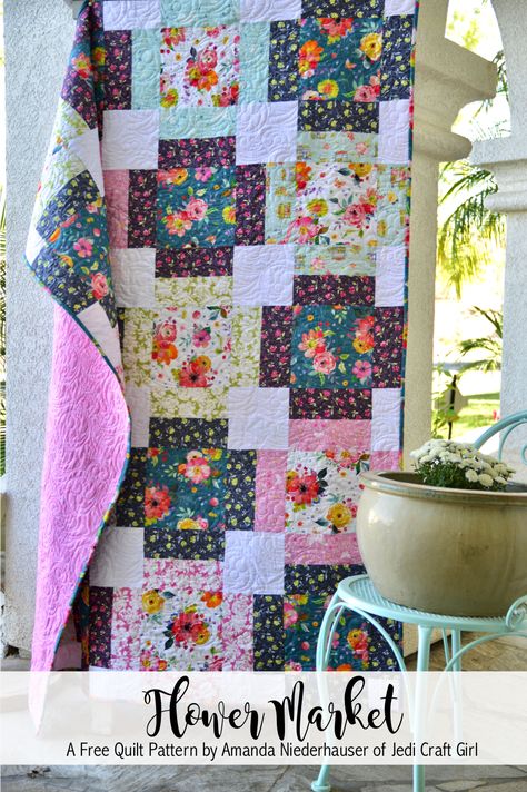 flower market quilt Floral Quilt Patterns, Layer Cake Quilt, Charm Pack Quilt Patterns, Simple Quilts, Layer Cake Quilt Patterns, Free Quilt Tutorials, Fat Quarter Quilt Pattern, Charity Quilts, Charm Pack Quilt