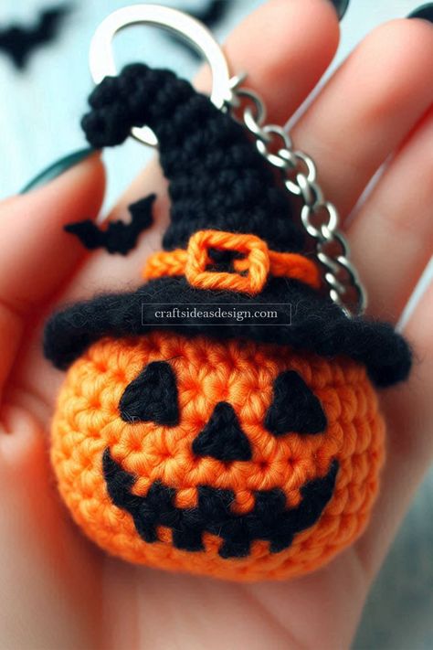 Pumpkin Crochet Christmas Keychain, Crochet Halloween Bag, Crochet Turtle Pattern Free, Crochet Minis, Crocheted Bookmarks, Pumpkin Keychain, Crochet Pumpkin Hat, Crochet Turtle Pattern, Crochet Keychains