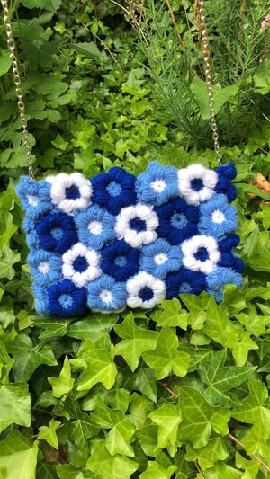 Flower Puff Bag Crochet, Crochet Puff Flower Purse, Crochet Puff Flower Bag Tutorial, Puff Flower Crochet Bag Pattern, Flower Puff Crochet Bag, Crochet Flower Purse Free Pattern, Crochet Bags Tutorials, Crochet Flower Bag Pattern Free, Crochet Puff Flower Bag