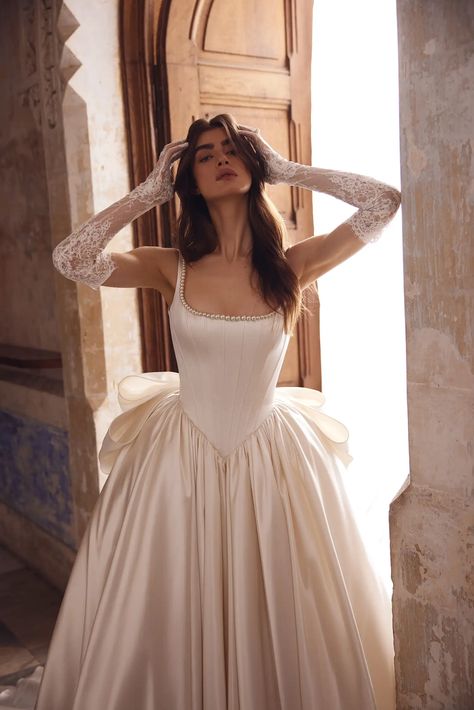 Pnina Tornai Wedding Dress, Couture Bridal Gowns, Bridal Studio, Fairy Tale Wedding Dress, Pnina Tornai, Pretty Wedding Dresses, Couture Bridal, Wedding Dresses Corset, Dream Wedding Ideas Dresses