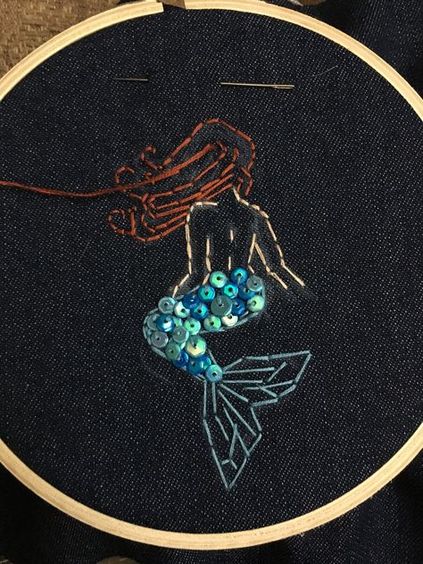 Mermaid embroidery art Mermaid Embroidery Designs, Charity Sewing, Mermaid Embroidery, Embroidery Stitches Beginner, Embroidery Wall Art, Mermaid Pattern, Embroidery Template, Diy Embroidery Patterns, Embroidery On Clothes