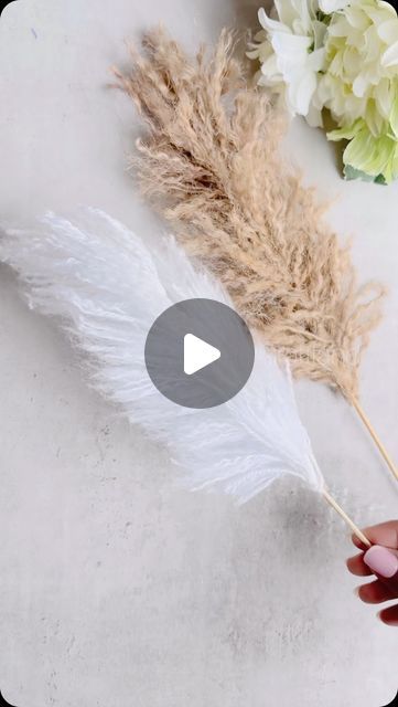 Shweta's Craftland on Instagram: "DIY Pampas Grass 🤩" Diy Pampas, Twine Diy, Diy Fleur, Basket Wall Hanging, Diy Boho Decor, Unique Flower Arrangements, Pampas Grass Decor, Jute Crafts, Diy Boho