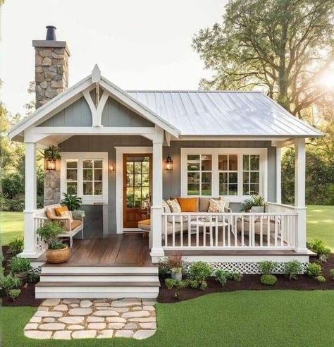 Small Cottage Homes, A Small House, Cottage Exterior, Tiny House Floor Plans, Tiny Cottage, Dream Cottage, Small Cottage, Tiny House Cabin, Cabins And Cottages