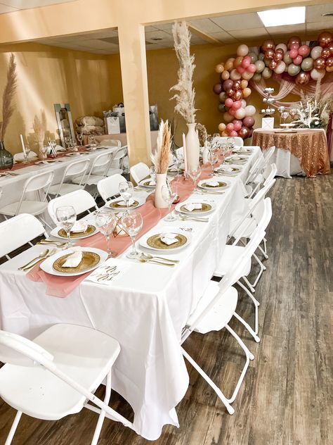 Bacherlotte Party Decor Table, Rectangle Table Baby Shower Layout, Table Set Up For Party Layout Birthday, Indoor Brunch Decor, Rectangle Table Set Up For Party, Bridal Shower Seating Ideas, Bachelorette Party Table Set Up, Party Table Set Up, Guest Seating Ideas