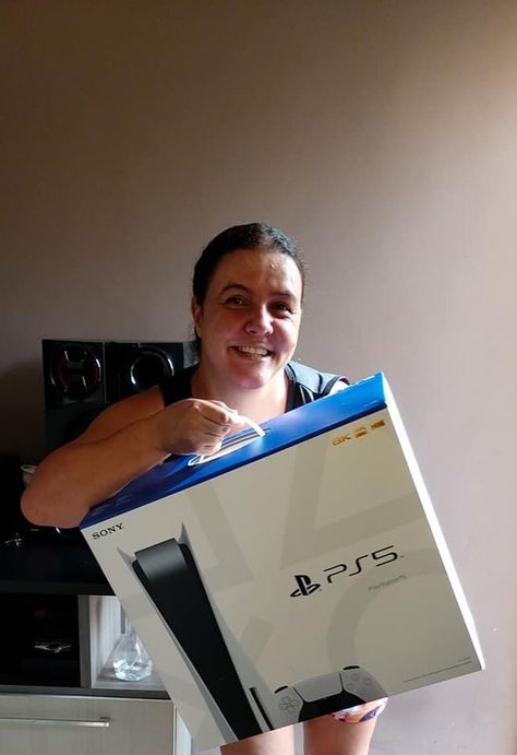 Holding PS5 Ps5 Video, Victoria James, Algeria Travel, Ps5 Slim, Playstation Gift Card, Optical Disc Drive, Play 5, Nigerian Men Fashion, Wishlist 2024