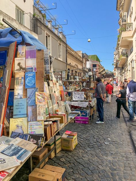 Old books being sold at the San Telmo Fair in Buenos Aires. Argentina Travel Aesthetic, Argentina Buenos Aires Aesthetic, Buenos Aires Argentina Aesthetic, Buenos Aires Aesthetic, Suga Style, Travelling Aesthetic, Places Aesthetic, Buenos Aires Travel, New Year Look