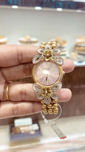 Gold Watch Designs For Women, Gold Women’s Watch, Antique Jewellery Designs Gold, Beautiful Watches For Women, Gold Bangle Watch, Lengha Blouse, Fancy Diamond Ring, Gold Jewels Design, Indian Bridal Jewelry Sets