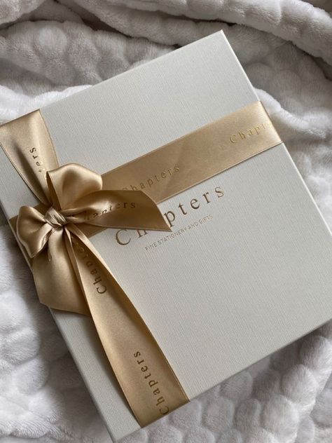 Hijab Box Packaging, Candle Packaging Design, Luxury Box Packaging, Jewelry Packaging Design, Luxury Packaging Design, Packaging Ideas Business, Clothing Packaging, Fine Stationery, Personalized Ribbon