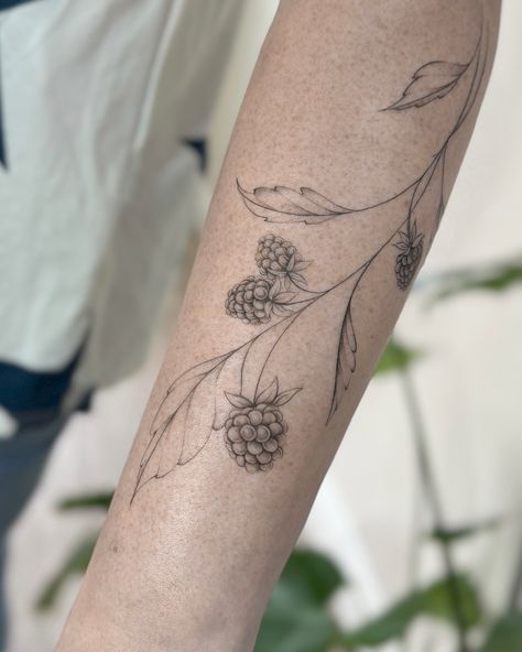 Delicate Plant Tattoo, Kelp Forest Tattoo, Waterlily Tattoo Design, Philodendron Tattoo, Hawthorn Tattoo, Botany Tattoo, Wisteria Tattoo, Tattoo Uk, Tattoos To Cover Scars