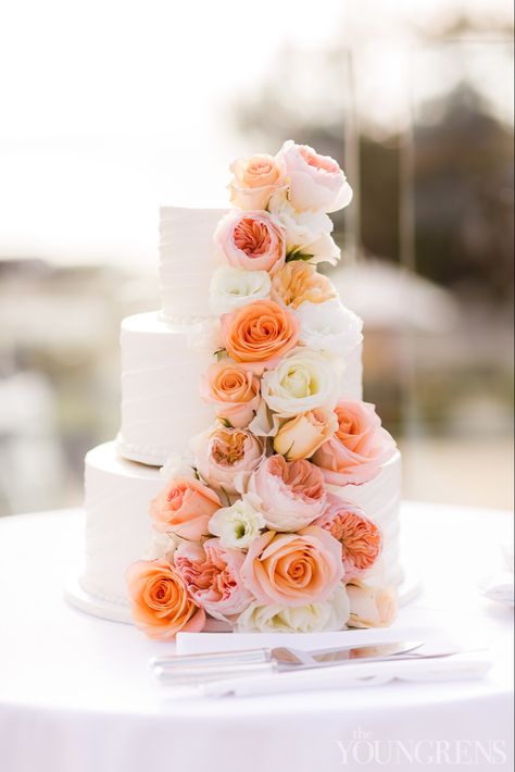 Peach and orange wedding flowers on white cake Peach Wedding Inspiration, Orange Pink Cream Wedding, Peach And Yellow Wedding Decor, Peaches And Cream Wedding Flowers, Peach Flower Wedding Cake, White And Orange Wedding Cake, Orange Flower Wedding Cake, Orange And Pink Wedding Cake, Orange Wedding Spring