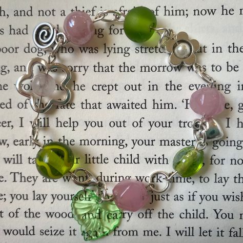 Pink Green Cottagecore, Pink And Green Bead Bracelet, Cute Green Bracelet, Pink And Green Beaded Bracelets, Pink And Green Beaded Necklace, Green And Pink Jewellery, Green And Pink Bracelet, Pink Green Brown Aesthetic, Green Bracelet Aesthetic