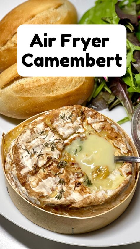 A whole camembert melting away on a white plate surrounded by bread rolls and salad, seen from above Jojo Recipe, Camembert Recipe, Baked Camembert Recipe, Camembert Recipes, Warm Up Exercises, New Air Fryer Recipes, Baked Camembert, Cheese Appetizer, Tapas Recipes