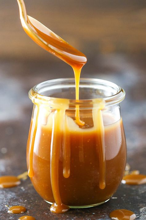 Homemade Caramel Recipes, Caramel Recipe Easy, Caramel Sauce Recipe, Caramel Recipes Sauce, Homemade Caramel Sauce, Salted Caramel Sauce, Caramel Topping, Dessert Toppings, Caramel Recipes