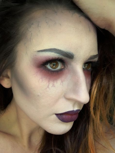 Vanpire Makeup, Simple Zombie Makeup, Zombie Bite Makeup, Pretty Zombie Makeup, Derby Makeup, Scary Face Paint, Zombie Makeup Easy, Zombie Bite, Band Makeup