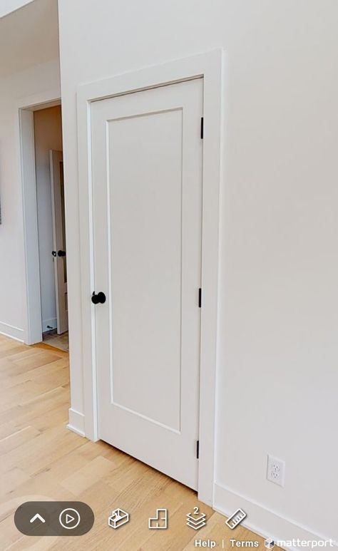 Basic Baseboard Trim, Flat Door Trim Shaker Style, Trim Around Door Frame, Simple Doorway Trim, Modern Shaker Interior Doors, Modern Farmhouse Bedroom Doors, Thick Door Trim, Shaker Door Bedroom, Door With No Trim