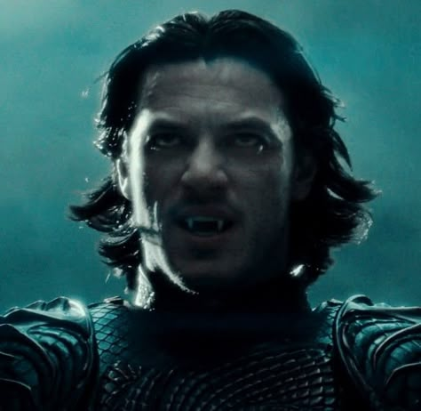 Luke Evans The Hobbit, Luke Evans Actor, Vampire Men, Matthew Beard, Luke Evans Dracula, Creature Movie, Dracula Art, Vampire Castle, Dracula Untold