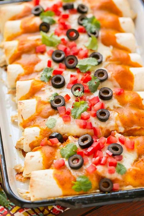 Pumpkin isn't just for dessert! These chicken enchiladas are made with a velvety pumpkin sauce that's totally savory and an unexpected way to elevate enchiladas into a dish fit for company. #ChooseSmart Ad Pumpkin Chicken, Easy Dinner Options, Pumpkin Sauce, Pumpkin Pasta, Savory Sauce, Chopping Block, Homemade Pumpkin, Enchilada Sauce, Chicken Enchiladas