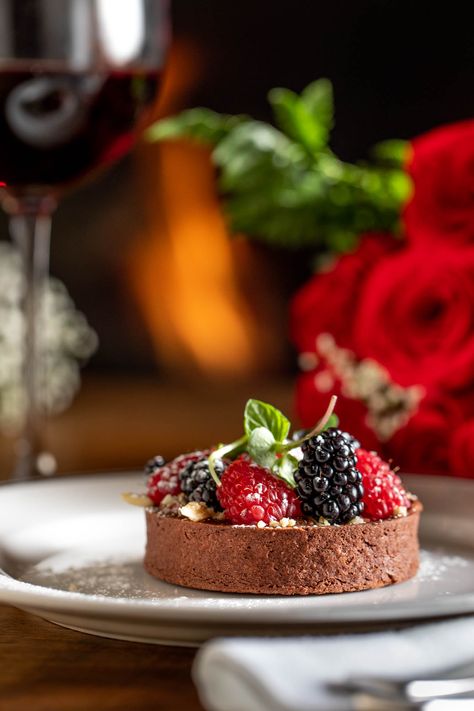 Romantic Food Photography, Valentine Food Photography, Photography Of Food, Food Photography Dessert, Holiday Shoot, Food Set Up, Themed Photoshoot, Dessert Photography, Romantic Meals