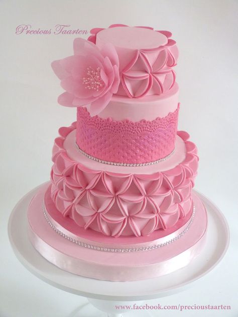 Triangle Cake, Circle Cake, Wafer Paper Cake, Bake Goods, Pink Birthday Cakes, Cupcakes Decorados, Crazy Cakes, Beautiful Cake, Wafer Paper