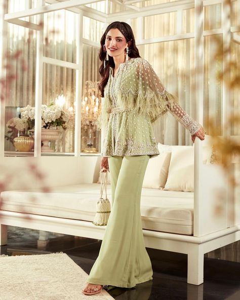 Net Pants, Green Tunic, Cape Style, Bell Bottom Pants, Party Wear Dresses, Pant Set, Pakistani Fashion, Festival Wear, Wedding Guest Outfit