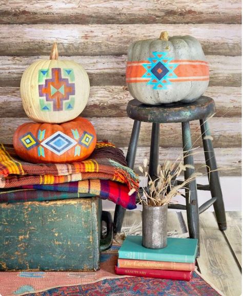 Western Thanksgiving Creative Pumpkin Decorating Ideas, Western Thanksgiving, Halloween Pumpkin Decorations, Creative Pumpkin Decorating, Pumpkin Decorating Ideas, Western Crafts, Pumpkin Decorations, Pumpkin Display, Blue Crafts