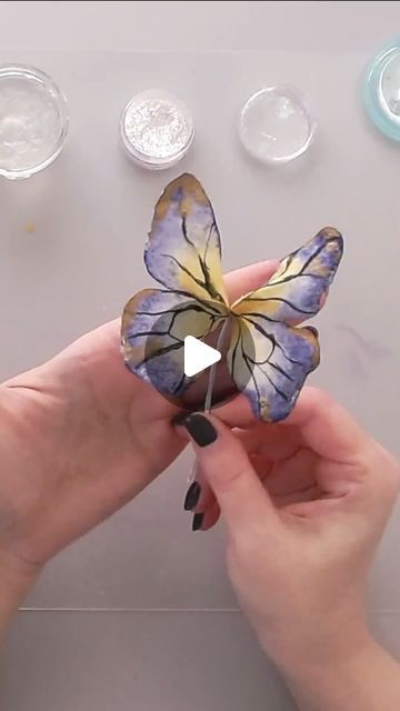 Wafer Paper Tutorial, Flower Making Crafts, 8th Birthday Cake, Paper Parasol, Butterfly Tutorial, Wafer Paper Flowers, Wafer Paper Cake, Fondant Animals, Edible Paper