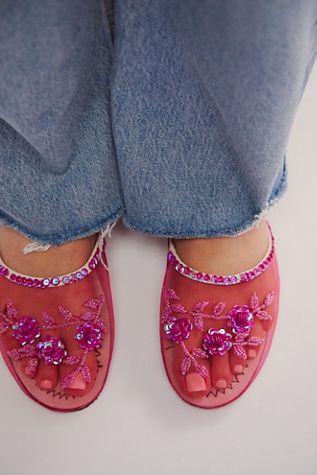 Basic Outfits With Accessories, Beaded Slippers, Monochromatic Photography, Mules Outfit, Pink Mules, Shoes Boots Heels, Heels Sneakers, Concept Clothing, Pink Fits