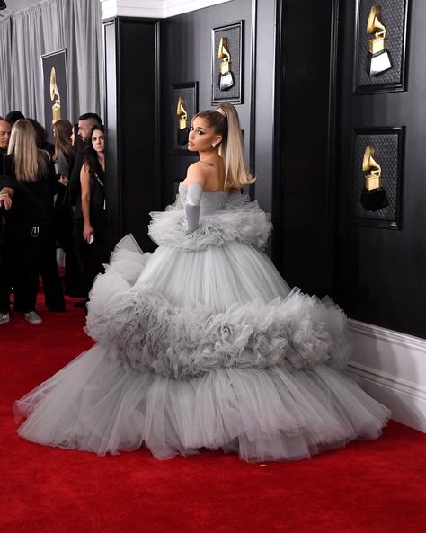 Ariana Grande's Dress at the 2020 Grammy Awards Grammy Awards 2020, Ariana Grande Grammys, Grammys 2020, Grammy Dresses, Grammy Awards Red Carpet, Grammys Red Carpet, Champagne Evening Dress, The Grammys, Ariana Grande Photos