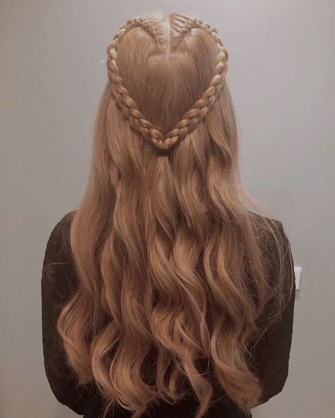 #braid #heart
M Queen Of Heart Hairstyle, Love Heart Braids, Heart Hair Buns, Cupid Hairstyle, Heart French Braid, Heart Hairstyle Braids, Valentine Braids, Heart Shape Braids, Heart Braids Hairstyle