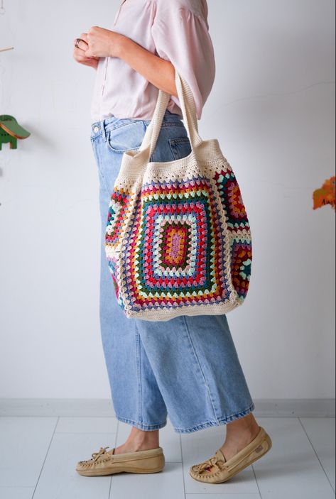 Granny Crochet Bag, Granny Bag Crochet, Sac Granny Square, Granny Square Haken, Tote Crochet, Granny Style, Granny Square Bag, Pola Amigurumi, Crochet Shoulder Bag