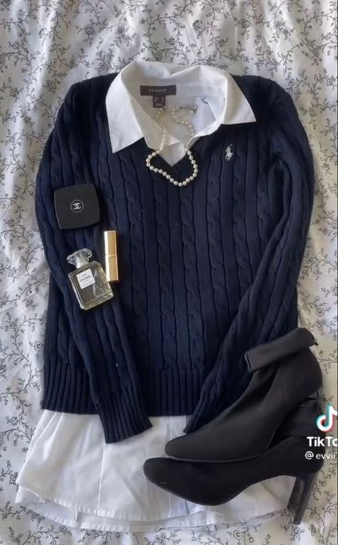 Midi Dress Designs, Estilo Ivy League, Sixth Form Outfits, Gossip Girl Outfits, Skandinavian Fashion, Populaire Outfits, Preppy Girl, Shirts Design, Elegantes Outfit