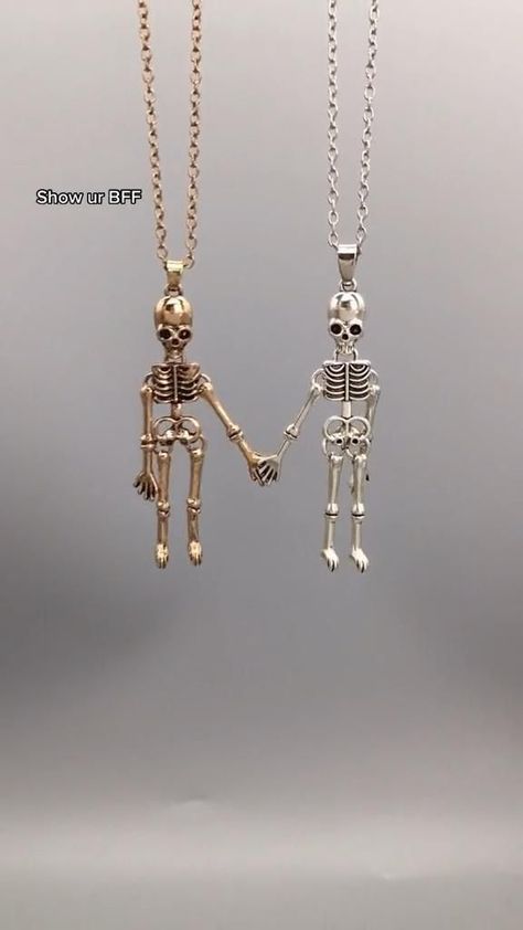 Matching neckless [Video] in 2022 | Women jewelry, Necklace, Gold necklace Cute Bff Jewelry, Bff Jewelry For 2, Colares Aesthetic, Bff Accessories, Video Bff, قلادات متدلية, Bff Necklace, Bff Jewelry, Bijoux Art Nouveau