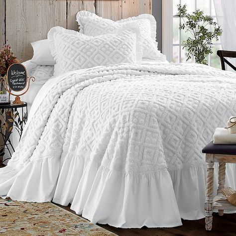 Modern Rustic Kitchen Decor, Ruffle Bedspread, Modern Rustic Kitchen, White Bedspreads, Kitchen Decor Inspiration, Queen Bedspread, Shabby Chic Bedding, Country Door, Chenille Bedspread