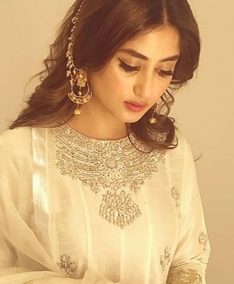 Sajjal Ali, Pakistani Couture, Sajal Ali, Pakistani Wedding Outfits, Pakistani Fashion Party Wear, Open Hairstyles, Salwar Kamiz, Party Wear Indian Dresses, Indian Aesthetic