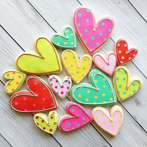 Really Love, Super Torte, Valentine Cookies Decorated, Valentines Day Sugar Cookies, Valentines Cookies, Valentine Sugar Cookies, Valentines Baking, Iced Sugar Cookies, Heart Shaped Cookies