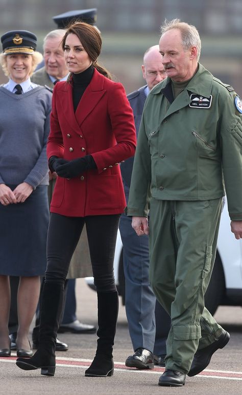 Kate Middleton's Reaction to Doing an Exercise With Young Air Cadets Will Crack You Up Stamford England, Air Cadets, Kate Middleton Dress, Kate Middleton Outfits, Princess Kate Middleton, An Exercise, Duchess Of Cornwall, Red Blazer, Red Coat