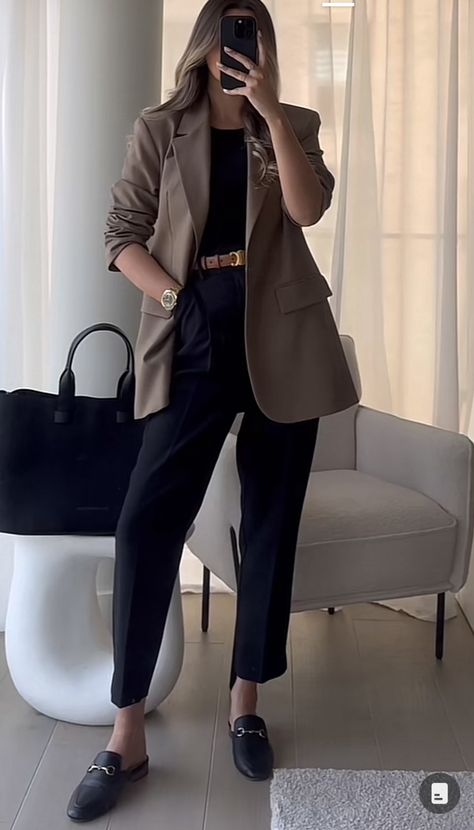 Stylish Office Wear, Casual Work Outfits Women, Blazer Outfits For Women, Corporate Attire, Winter Fashion Outfits Casual, Stylish Work Attire, Professional Outfits Women, Office Outfits Women, Business Outfits Women