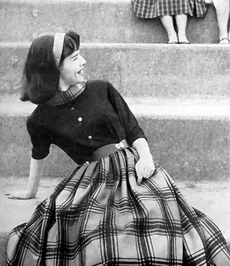 1950s Style peg for Roberta  Girl in Blouse and Plaid Skirt, 1958. #vintage #1950s #fashion American Girl Magazine, 1950 Style, Fashion 60s, Style Année 60, 1950 Fashion, Vintage Fashion 1950s, Fashion 90s, 20th Century Fashion, Fashion 1950s