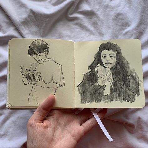 Square Sketchbook, Book Gif, Alice Anime, Portrait Drawings, Character Artist, Free Products, Drawing Practice, Sketch Drawing, Diy Crafts Jewelry